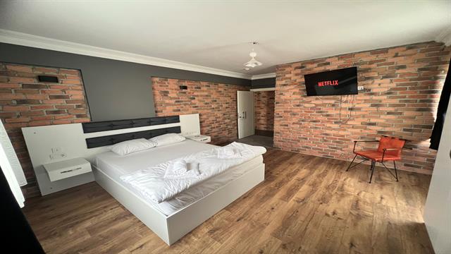 Yarı Suite Oda